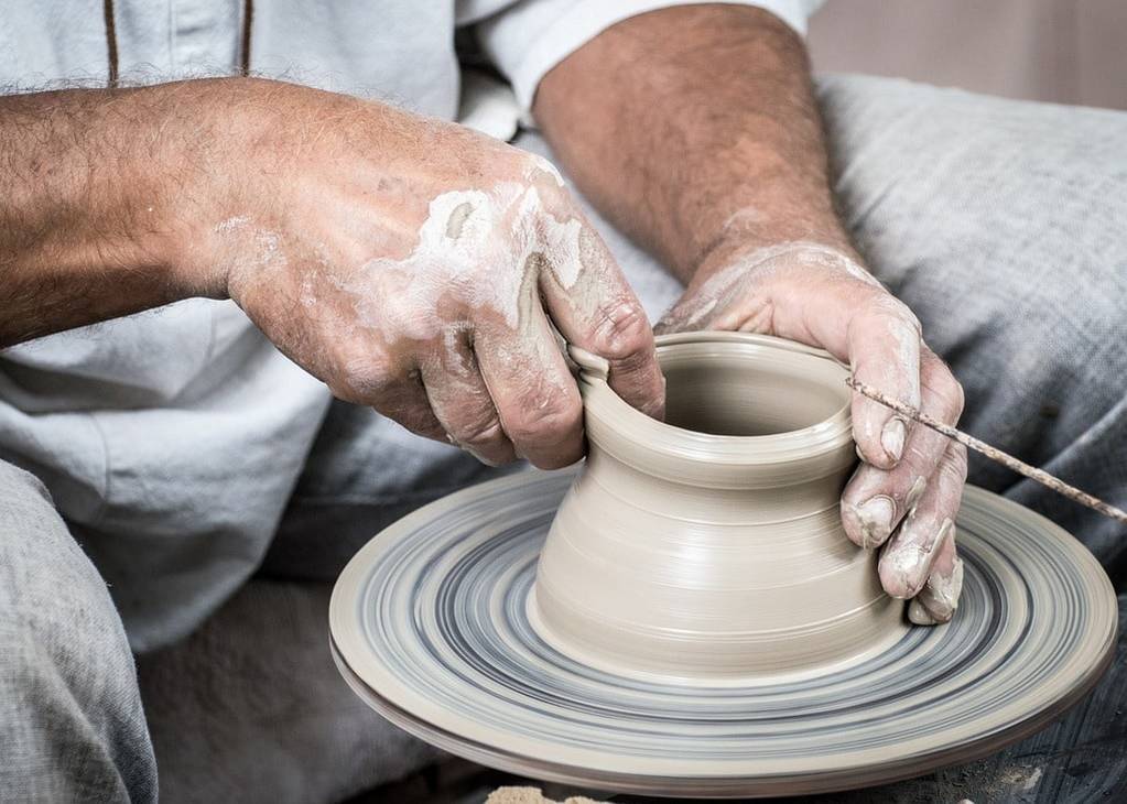 L'Art de la Poterie : Tradition et Modernité dans l'Artisanat Local